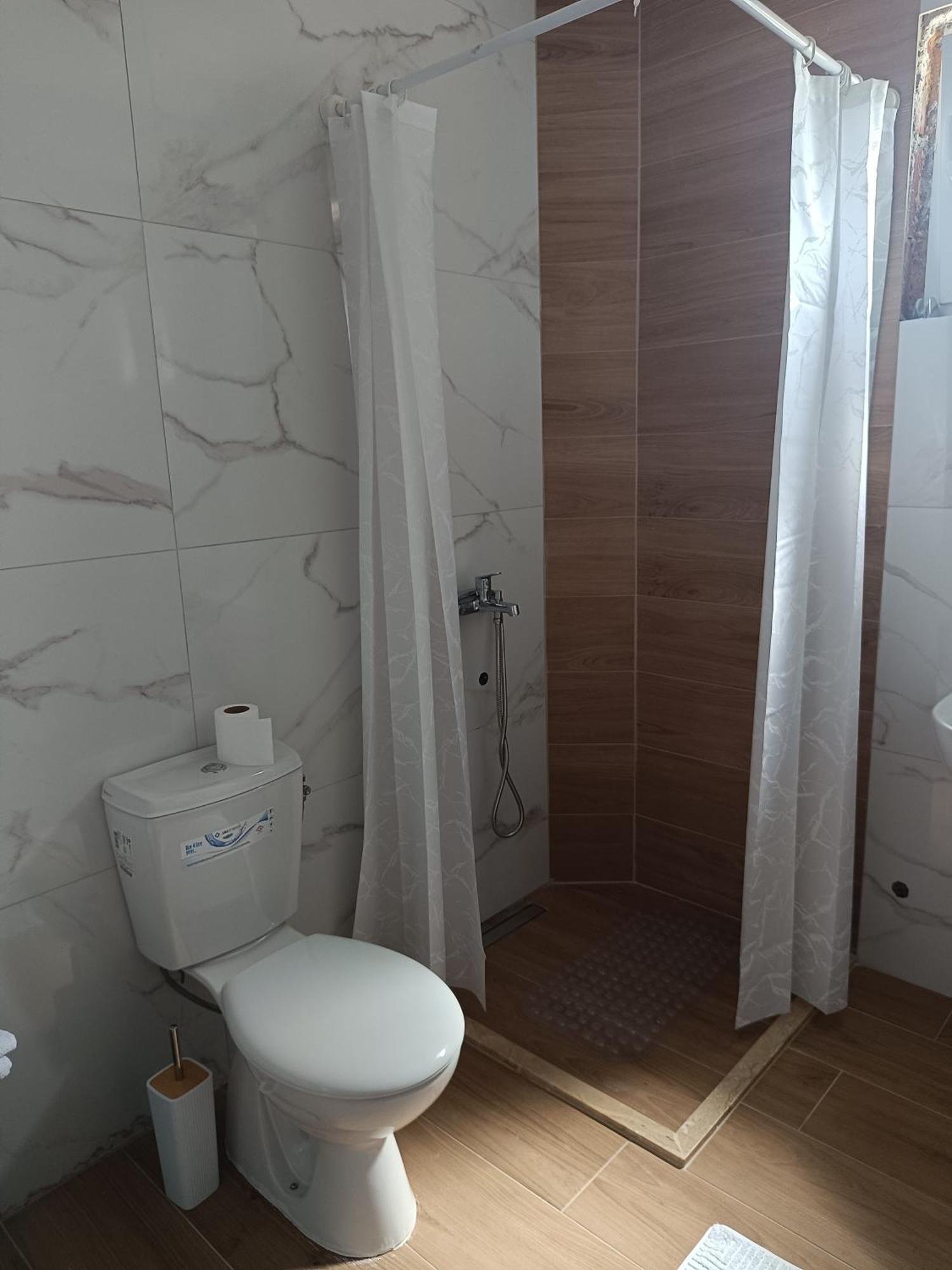 Matija Airport Apartment Mitrovici  Экстерьер фото