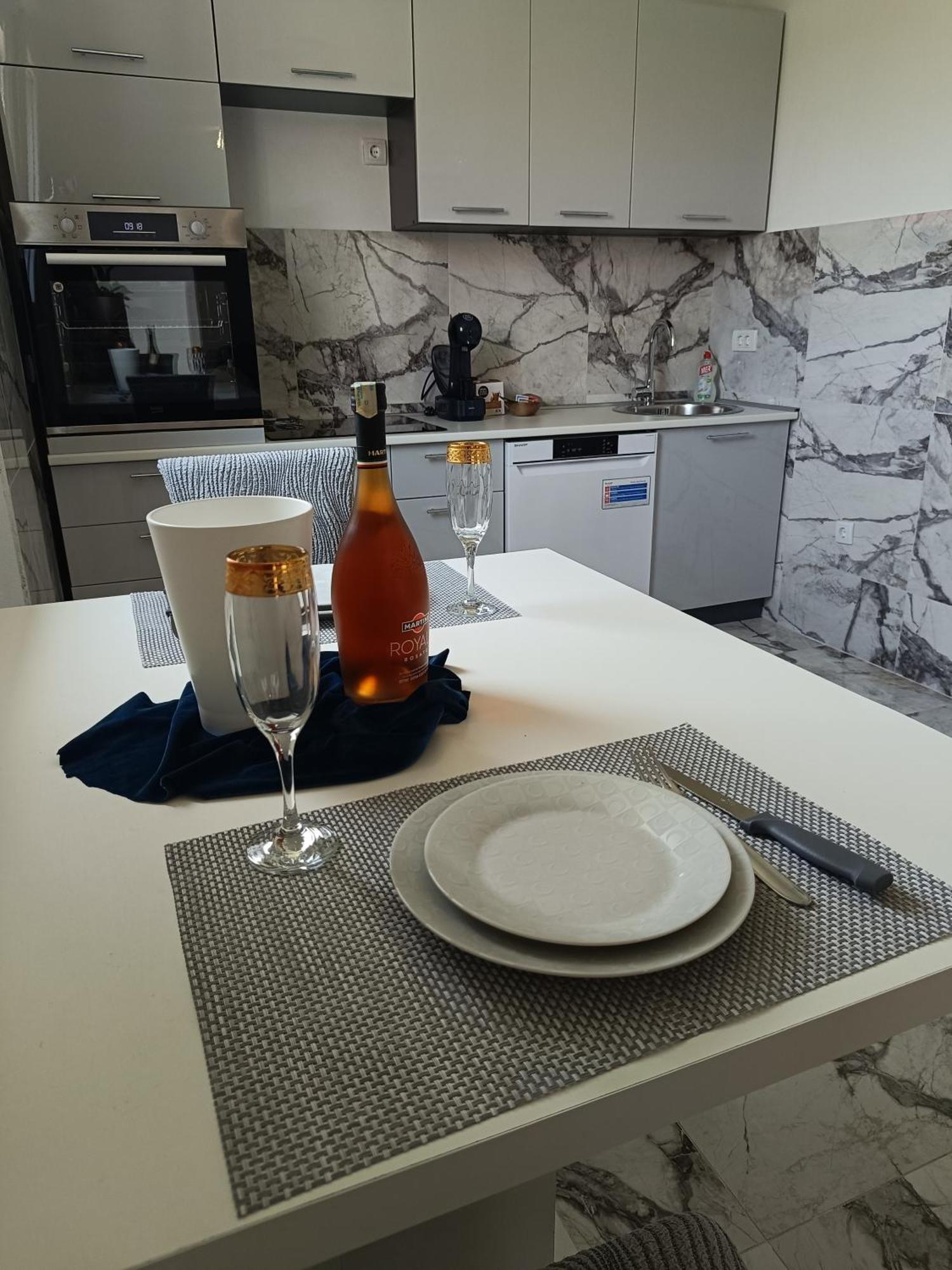 Matija Airport Apartment Mitrovici  Экстерьер фото